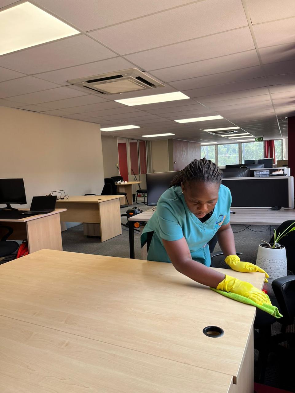 Lounge & common-area clean